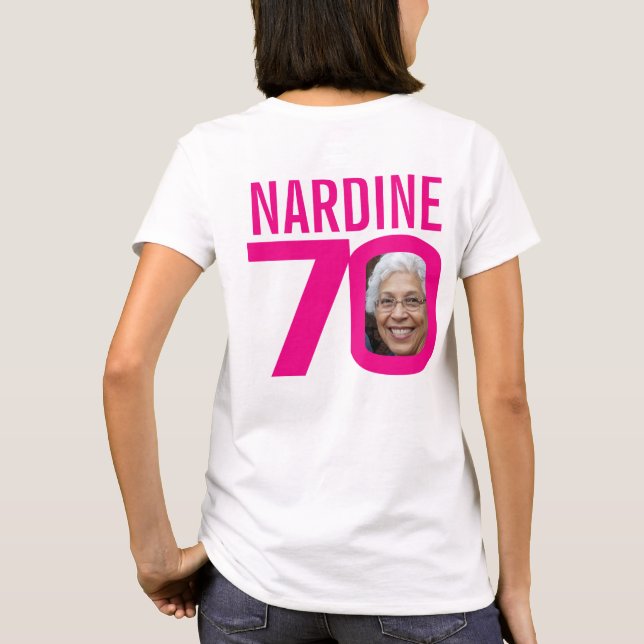 Camiseta Nome personalizado rosa de 70 de aniversário e mod (Verso)