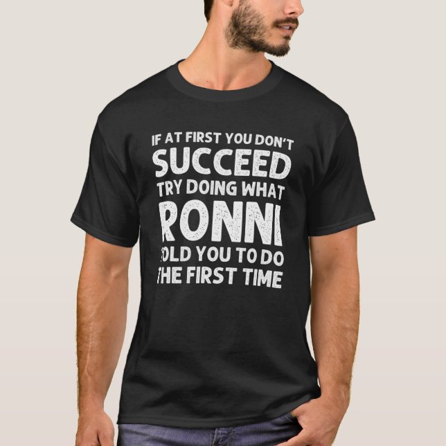 Camiseta Nome RONNI Personalizado Aniversário Engraçado Nat (Frente)