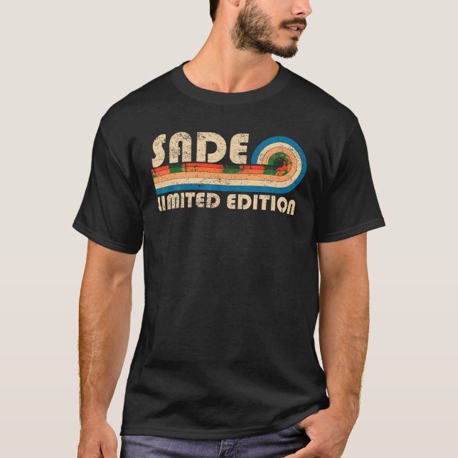 Camiseta Nome SADE Personalizado Funny Retro Vintage Birthd (Frente)