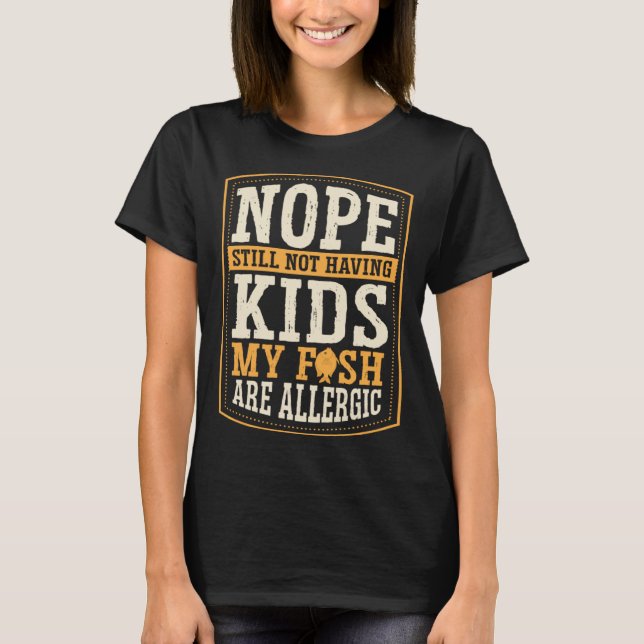 Camiseta Nope Still Not Having Kids My Fish Are Allergic Ch (Frente)