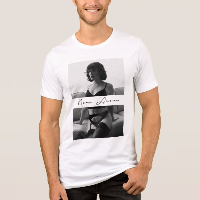 Camiseta Nora Amour B&W, Texto Preto (Frente)
