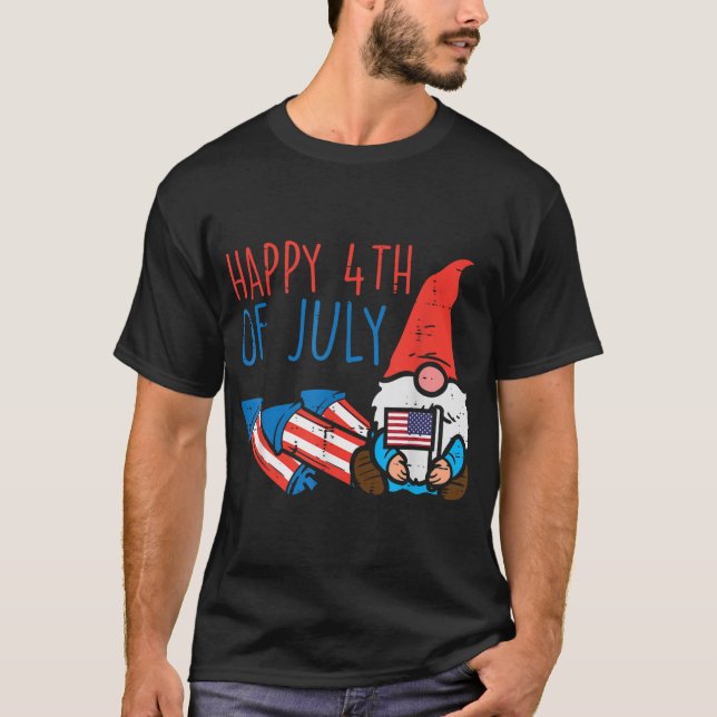Camiseta Nordic Gnomo US Flag Happy 4 De Julho Garden Patr (Frente)