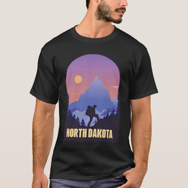 Camiseta North Dakota State USA Hiking Trip Souvenir (Frente)
