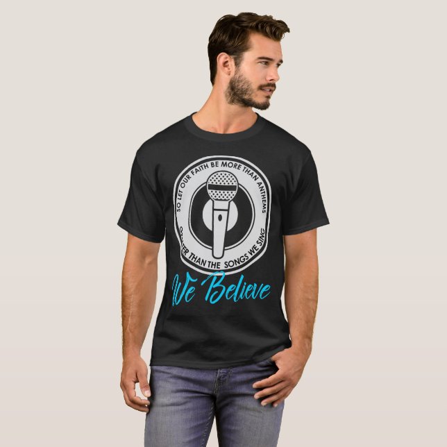 Camiseta Nós acreditamos o t-shirt escuro básico dos homens (Frente Completa)