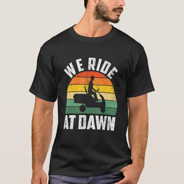 Camiseta Nós Andamos No Dia de os pais Da Dawn Lawnmower La (Frente)