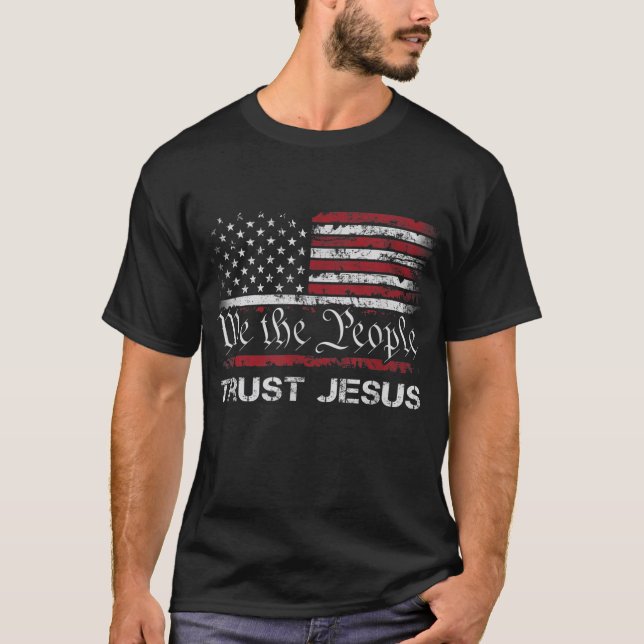 Camiseta Nós As Pessoas Confiam Em Jesus, U Patriótico Cris (Frente)