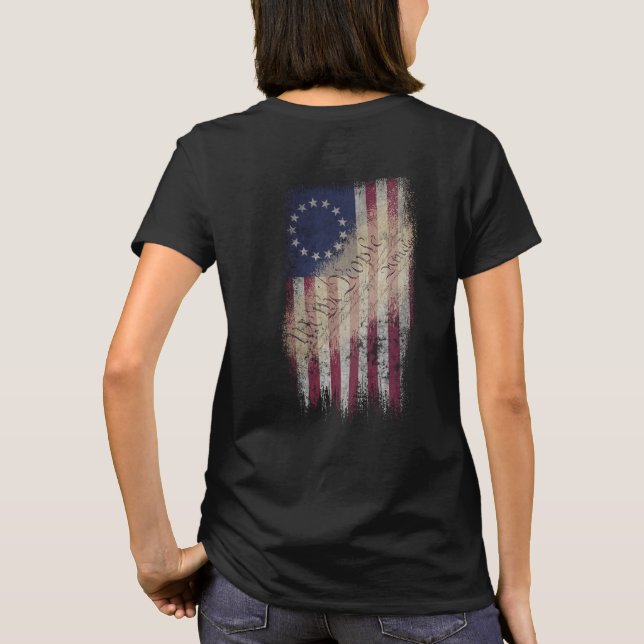 CAMISETA NÓS, AS PESSOAS MELHORAM A BANDEIRA AMERICANA. (Verso)