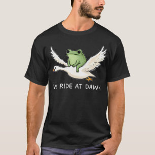 Camiseta Nós Cavalgamos ao Amanhecer Sapo Divertido Cavalga