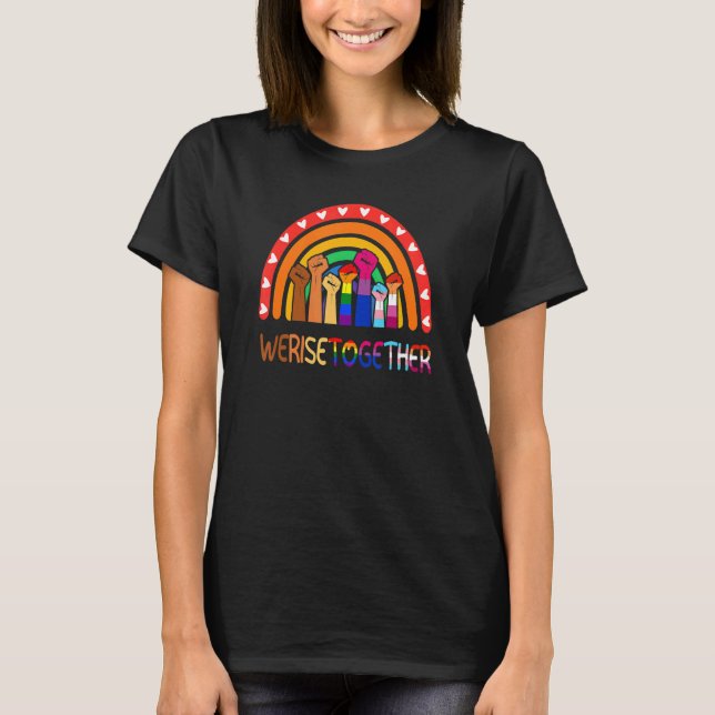 Camiseta Nós Levantamos Juntos Rainbow Ally Social Justice  (Frente)