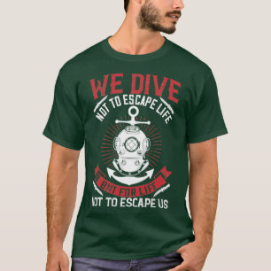 Camiseta Nós mergulhamos não para escapar da vida, mas para