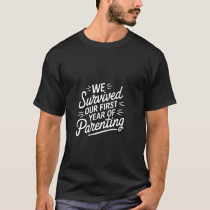 Camiseta Nós Sobrevivemos ao Nosso Primeiro Ano de Pais Nov