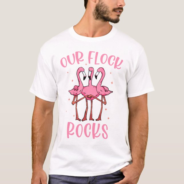 Camiseta Nosso Flock Rocks Flamingo Engraçado (Frente)