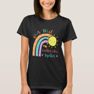 Camiseta Nosso Primeiro Dia de as mães Coração Rainbow Sun