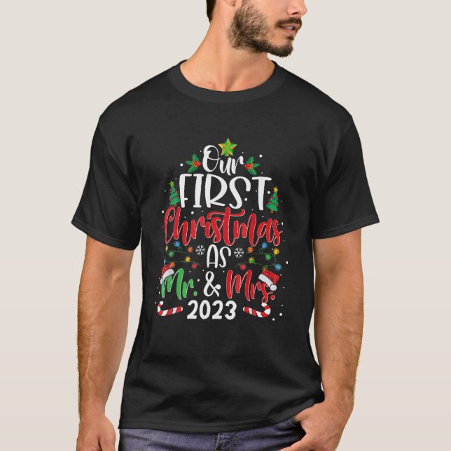Camiseta Nosso Primeiro Natal Como Sr. e Sra. 2023 Matching (Frente)