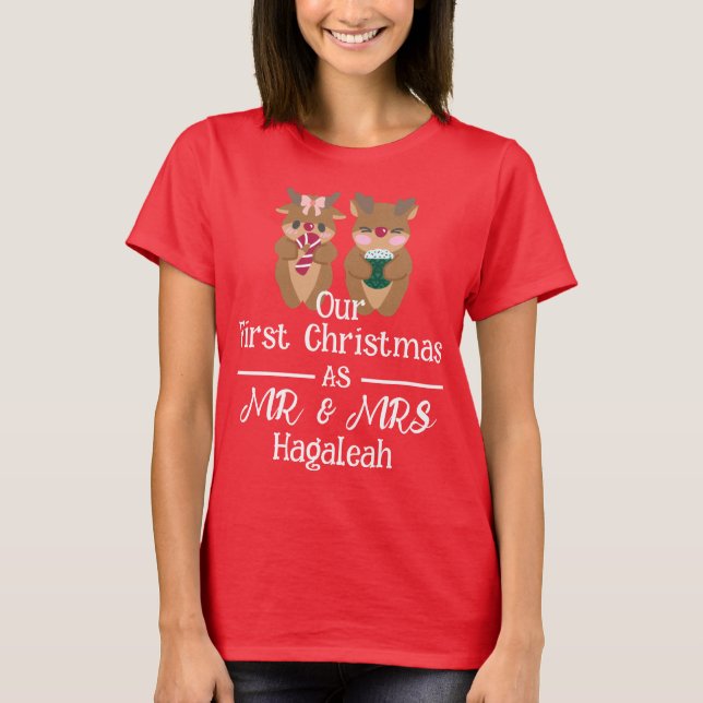 Camiseta Nosso Primeiro Natal como Sr. e Sra. Newlywing (Frente)