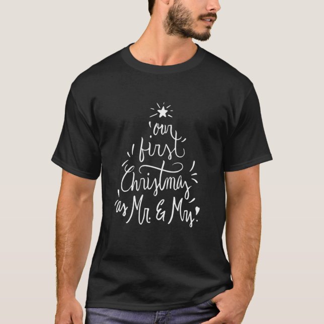 Camiseta Nosso Primeiro Natal como Sr. ; Sra. Recem casados (Frente)