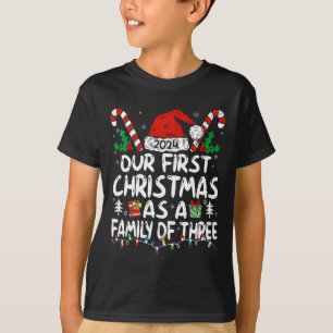 Camiseta Nosso Primeiro Natal Como Uma Família De Três Novo
