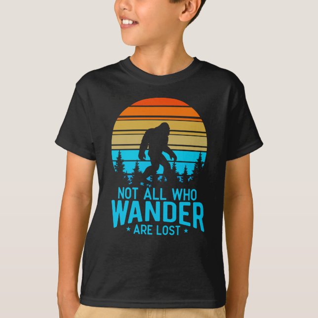 Camiseta Not All Who Wander are Lost | Bigfoot Retro Design (Frente)