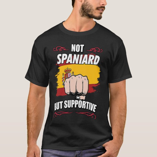 Camiseta Not Spaniard But Supportive Travel Tourist Spaniar (Frente)