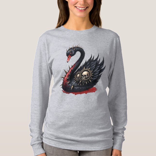 Camiseta Not Your Average Swan – Spikes, Skulls & Sass.  (Frente)