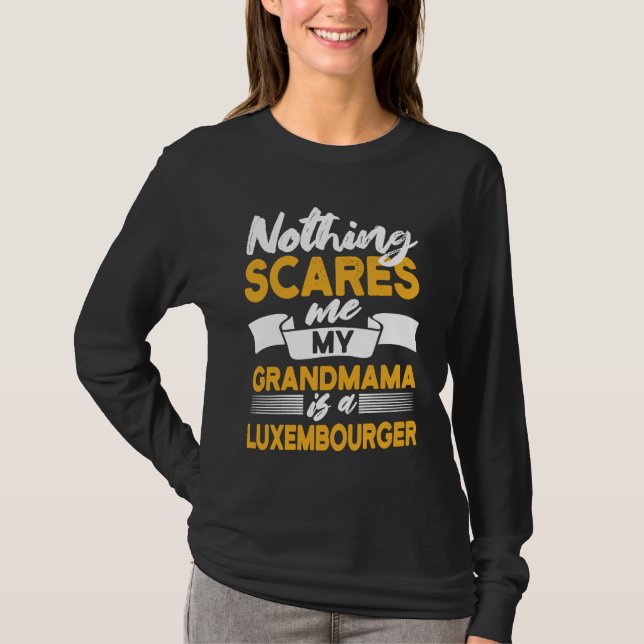 Camiseta Nothing Scares Me My Grandmama Is Luxembourger (Frente)