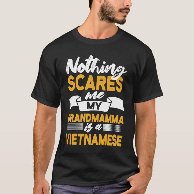 Camiseta Nothing Scares Me My Grandmamma Is Vietnamese  Vie (Frente)