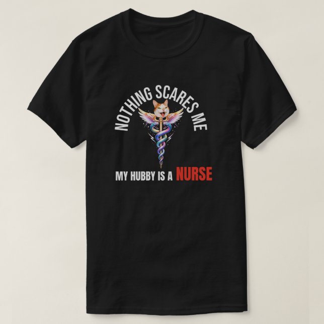 Camiseta Nothing Scares Me, My Hubby Is a Nurse  (Frente do Design)