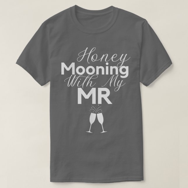 CAMISETA NOVA BRIDE, PRESENTE ESPOSA, HONEYMOONAGING COM ME (Frente do Design)