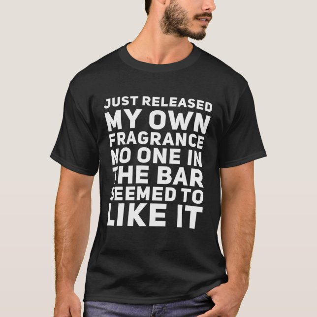 Camiseta Nova Flatulência de Fragrância no bar (Frente)