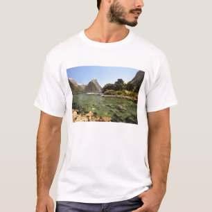 Camiseta Nova Zelândia, Mitre Peak, & Rio Bowen entrando