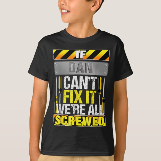 Camiseta Novelty Name Quote If Dan Can't Fix It We're All S (Frente)