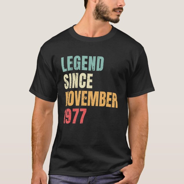 Camiseta Novembro Aniversário De 1977 Legenda Desde Novembr (Frente)