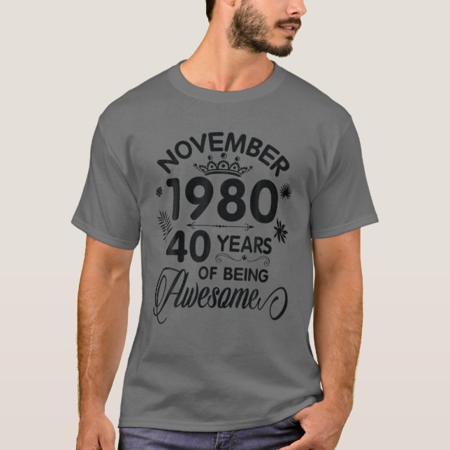 Camiseta Novembro De 1980 Feliz Aniversário 40 Anos De Aten (Frente)