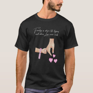 Camiseta Novo papai De Menina Segurando Mãos Com Um Bebê F