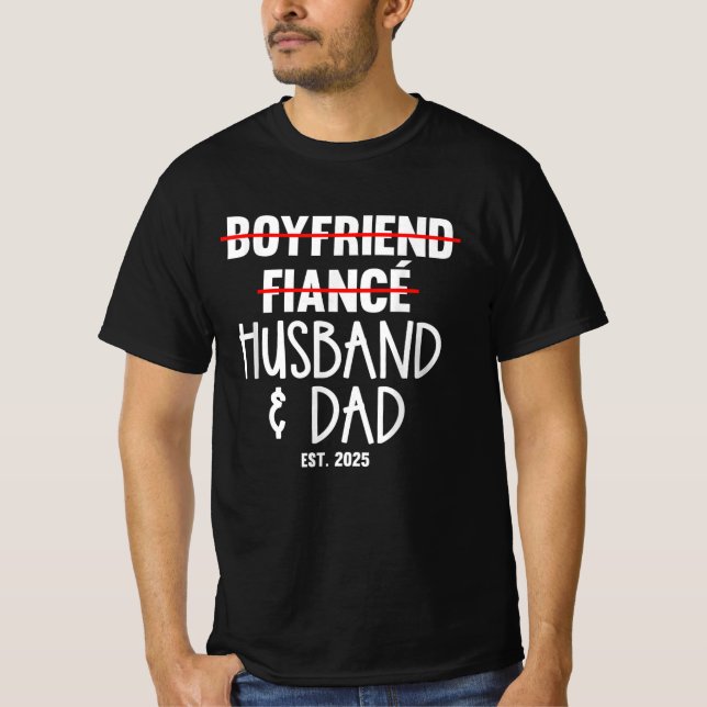 Camiseta Novo papai Fiancé Husband & Pai Est 2025 (Frente)