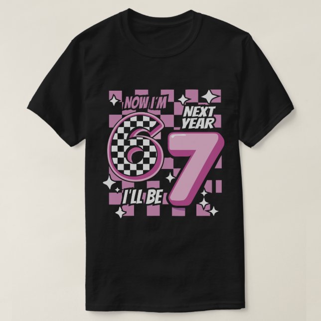 Camiseta Now I'm 6 Next Year I'll Be 7" Pink Checkered Meme (Frente do Design)