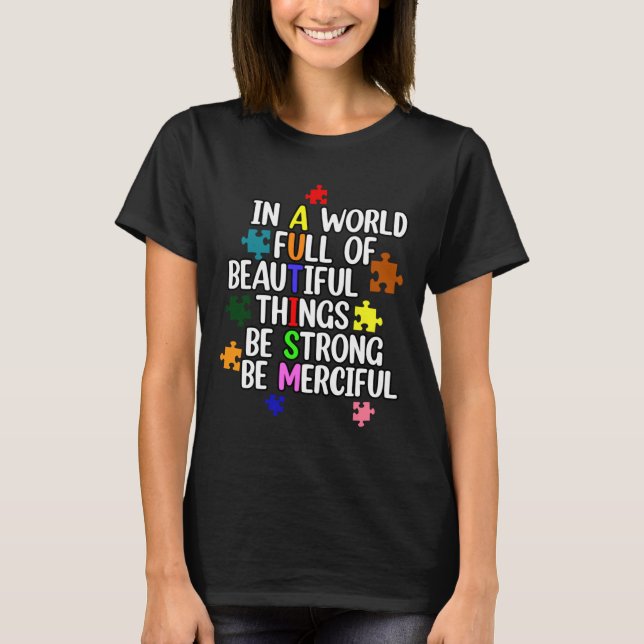Camiseta Num Cheio Mundial De Coisas Belas Seja Forte (Frente)