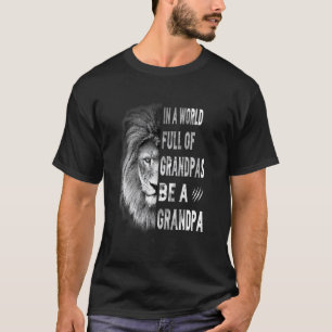 Camiseta Num Mundo Cheio De Avôs Seja Um Avô Avôs