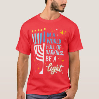 Camiseta num Mundo Cheio de Escuridão Seja Uma Luz Feliz Ha