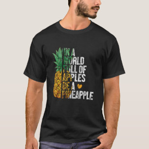 Camiseta Num Mundo cheio de Maçãs seja um Abacaxi Abacaxi