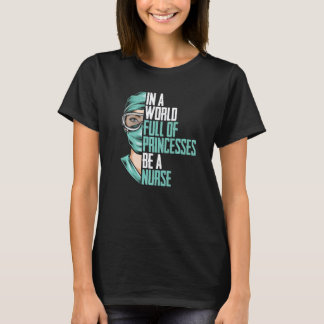 Camiseta Num Mundo Cheio De Princesas Seja Uma Enfermeira