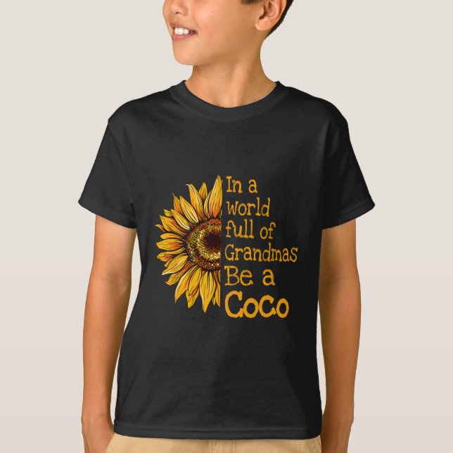 Camiseta Num Mundo De Avós, Seja Uma Vovó Especial Coco (Frente)
