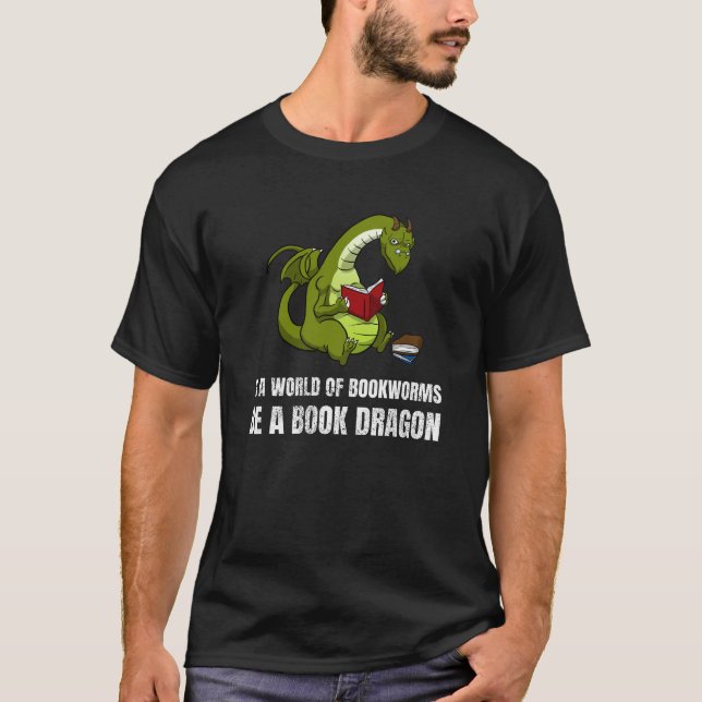Camiseta Num Mundo De Bookworms, Seja Um Dragão De Livro (Frente)