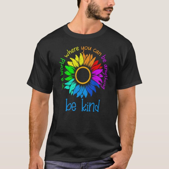 Camiseta Num Mundo Onde Você Pode Ser Qualquer Coisa Autism (Frente)