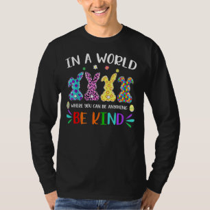 Camiseta Num Mundo Onde Você Pode Ser Qualquer Coisa Como C