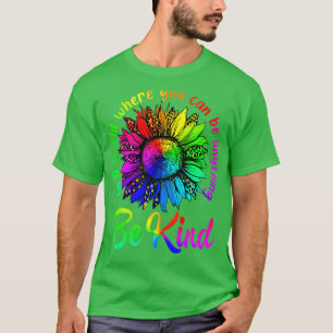 Camiseta Num Mundo Onde Você Pode Ser Qualquer Coisa LGBT