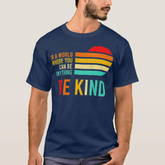 Camiseta Num Mundo Onde Você Pode Ser Qualquer Coisa Que Se