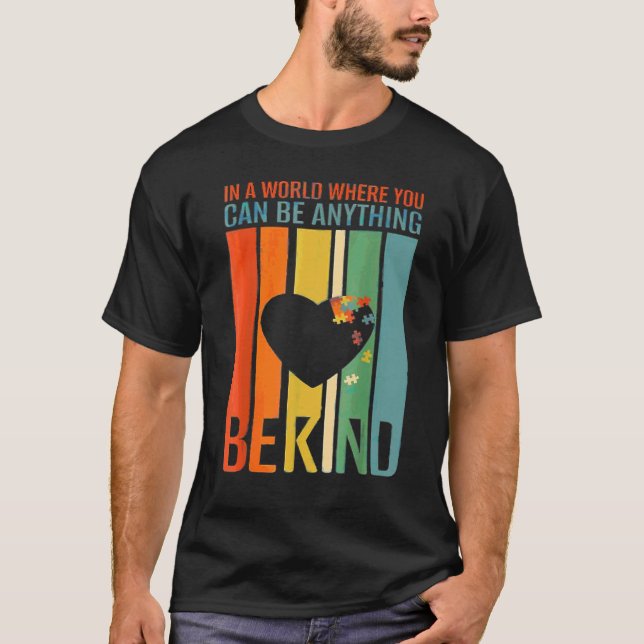 Camiseta Num Mundo Onde Você Pode Ser Qualquer Coisa Seja G (Frente)