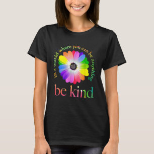 Camiseta Num Mundo Onde Você Pode Ser Qualquer Coisa Tipo 1