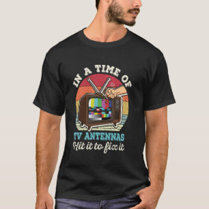 Camiseta Num Tempo de Antenas de TV, Bater para Consertar
